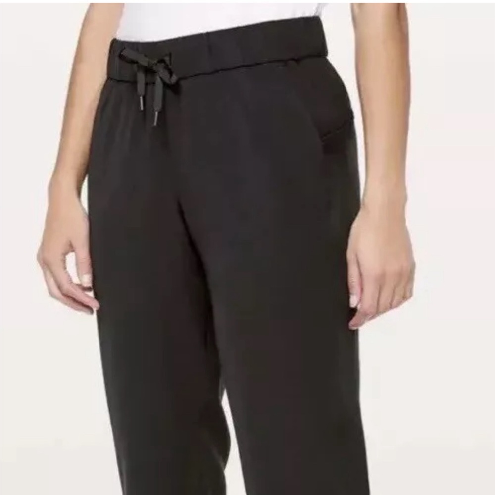 Lululemon On the Fly Jogger 28" *Woven - worn a couple times, no signs of wear